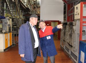 Betriebsinhaber Oliver Wiegand und der SPD-Bundestagsabgeordnete Andreas Schwarz